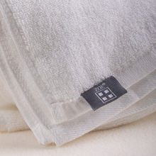 Load image into Gallery viewer, 100% Cotton Bath Towel
